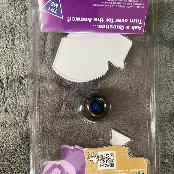 BNIB World's Smallest Magic 8 Ball (really works) - Picture 3 of 3